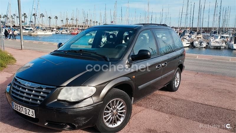 Usado Chrysler Voyager 143 CV (105 kW) 2006 Gris / plata Monovolumen