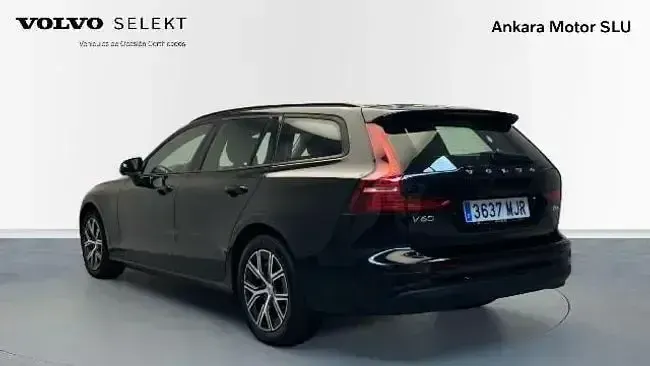 Usado Volvo V60 197 CV (144 kW) 2023 Negro Familiar