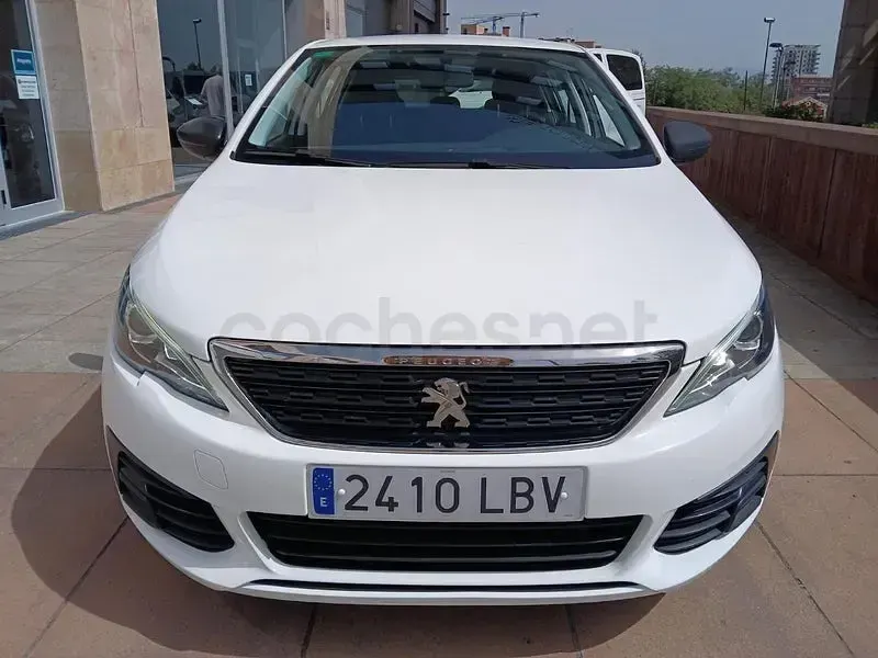 Usado Peugeot 308 Access 100 CV (73 kW) 2019 Blanco Berlina