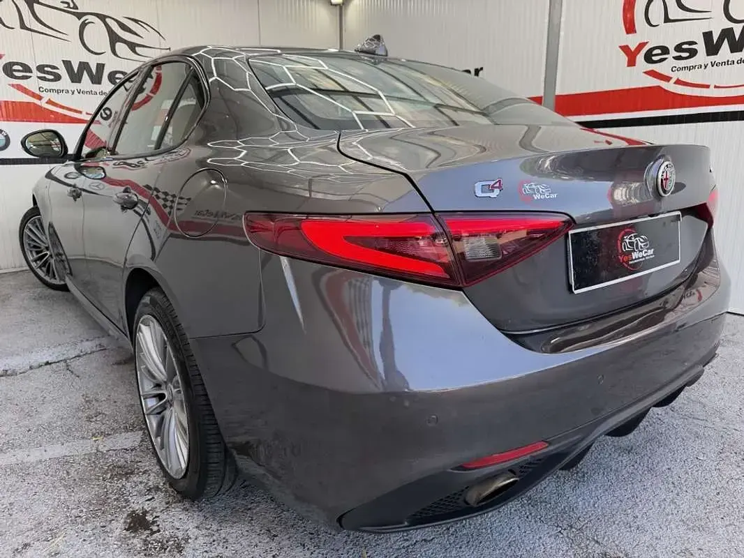 Usado Alfa Romeo Giulia Veloce 280 CV (205 kW) 2017 Gris Berlina