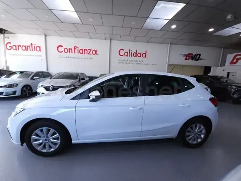 Usado Seat Ibiza Style Plus 110 CV (80 kW) 2022 Blanco Utilitario