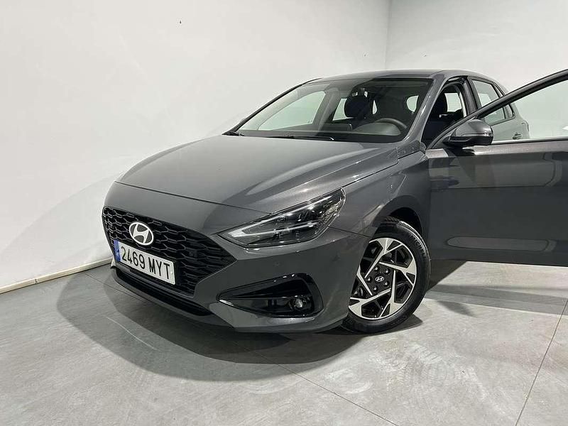 Nuevo Hyundai i30 101 CV (74 kW) 2025 Gris Familiar