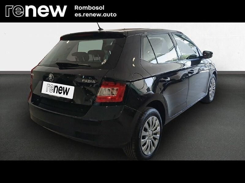 Usado Skoda Fabia Active 90 CV (66 kW) 2017 Negro m?gico ef. per Berlina