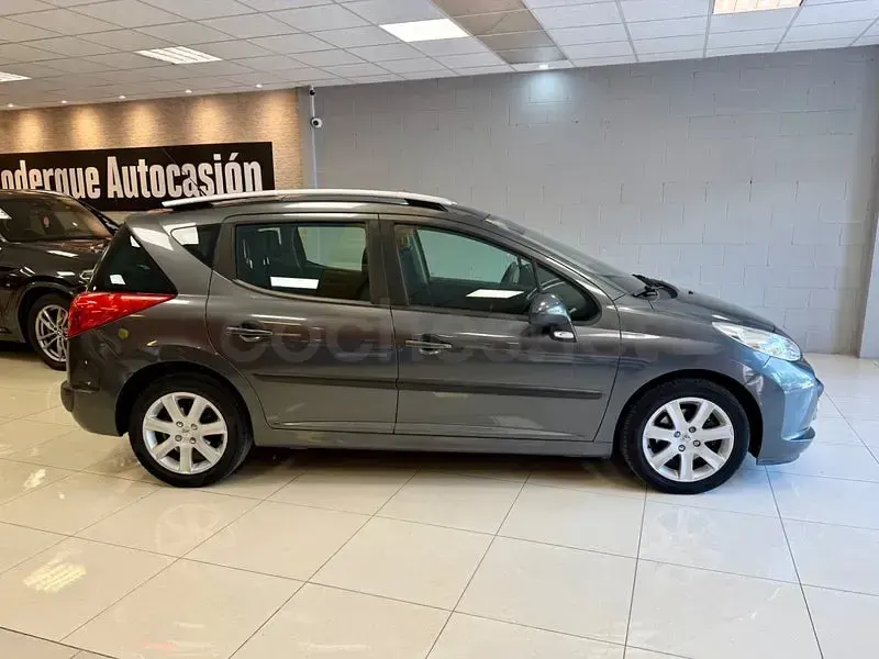 Usado Peugeot 207 Outdoor Outdoor 110 CV (80 kW) 2008 Gris / plata Familiar