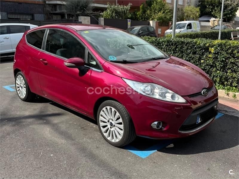 Usado Ford Fiesta Titanium 96 CV (70 kW) 2010 Rojo Utilitario