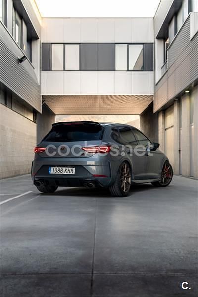 Usado Seat Leon CUPRA 300 CV (220 kW) 2018 Gris / plata Berlina