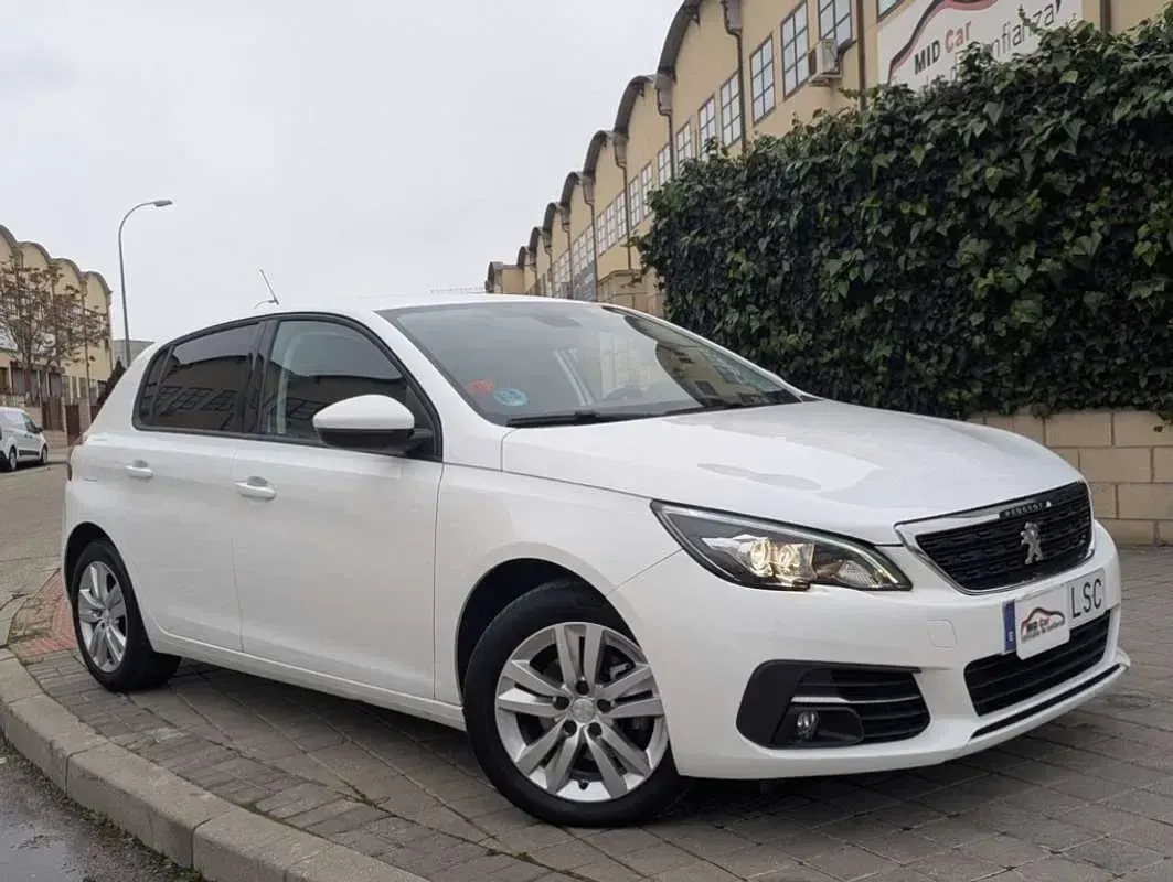 Usado Peugeot 308 Allure 131 CV (96 kW) 2021 Blanco Utilitario