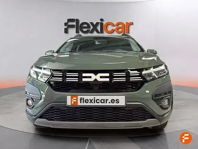 Usado Dacia Jogger Expression 100 CV (73 kW) 2025 Verde Monovolumen