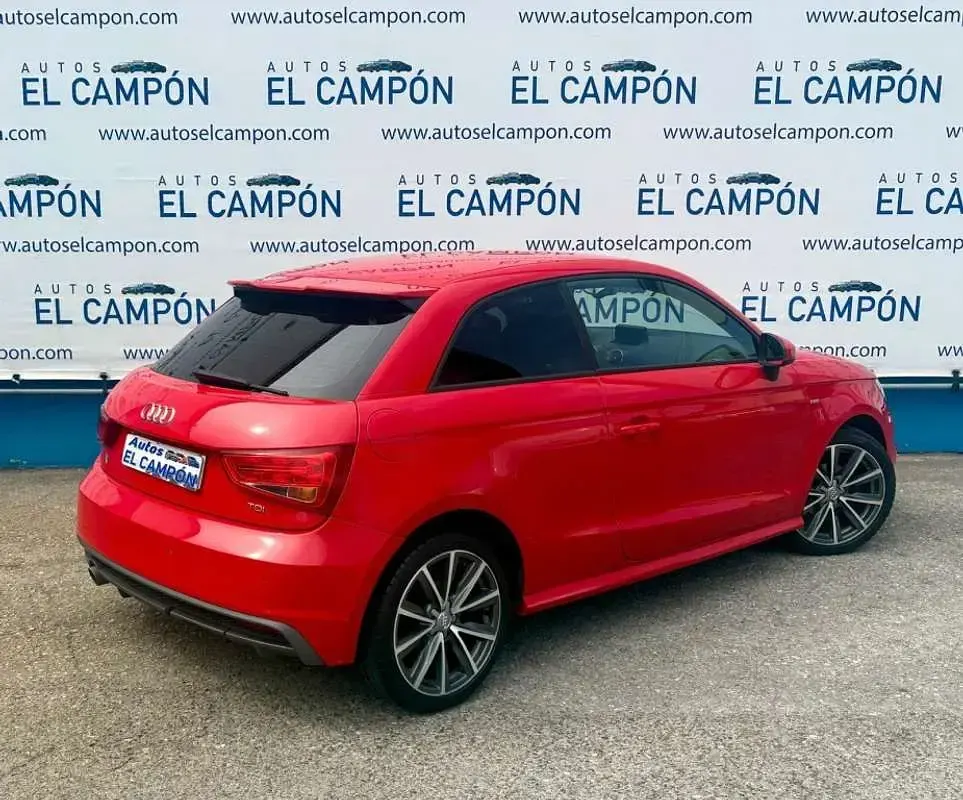 Usado Audi A1 Attraction 90 CV (66 kW) 2017 Rojo Utilitario
