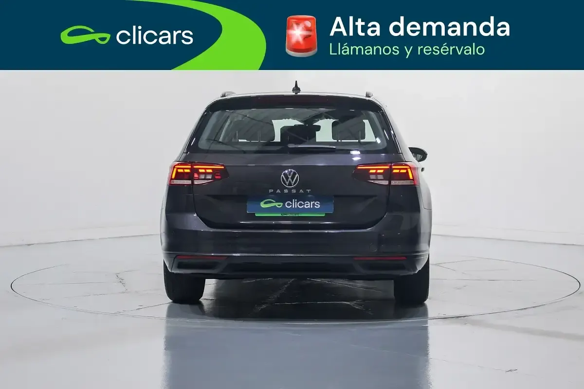 Usado VW Passat Business 122 CV (89 kW) 2021 Gris Familiar