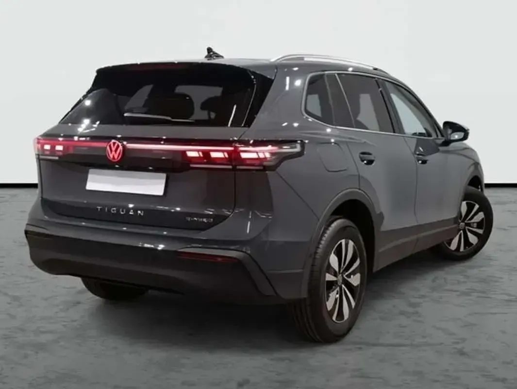 Usado VW Tiguan 204 CV (150 kW) 2026 Gris SUV