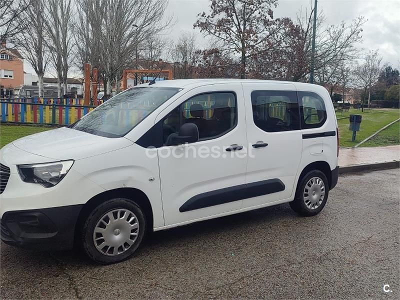 Käytetty Opel Combo Life Edition 102 HP (75 kW) 2022 Valkoinen Tila-auto