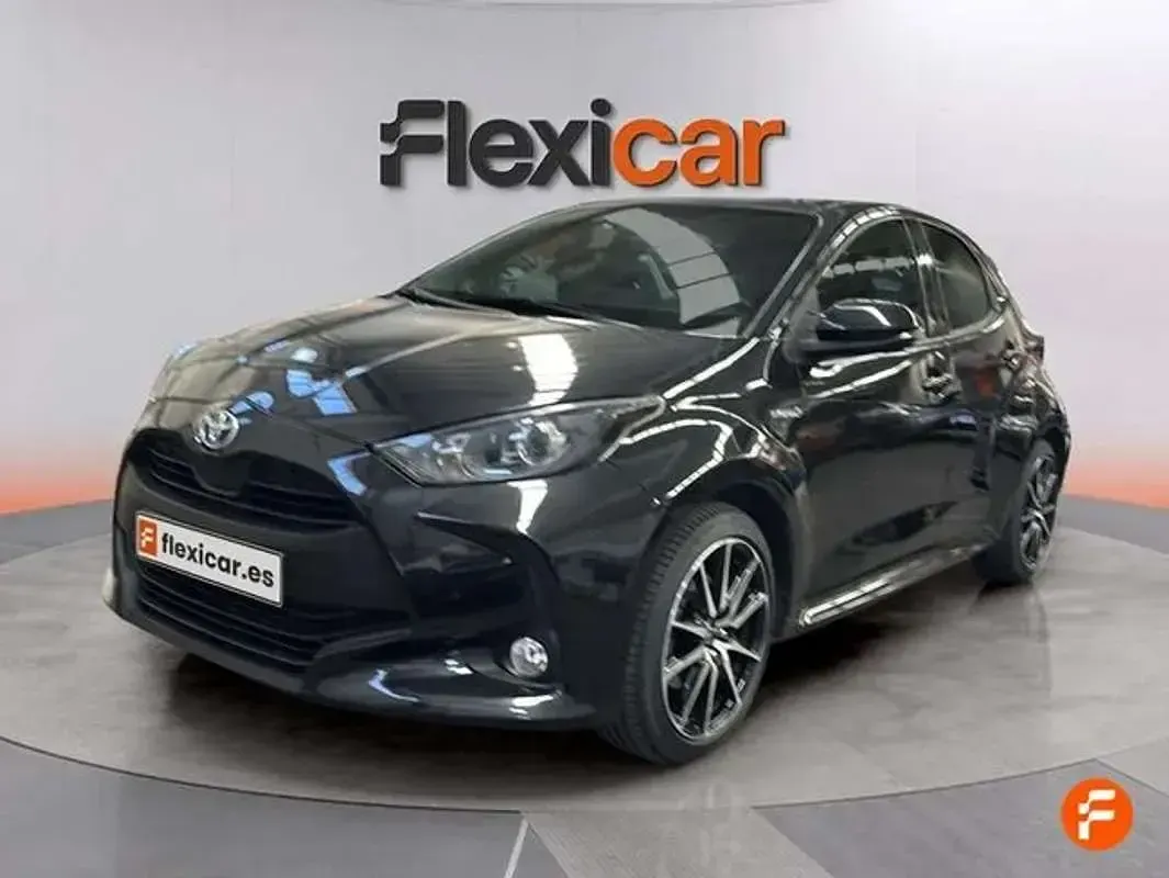 Usado Toyota Yaris Style 116 CV (85 kW) 2024 Negro Utilitario