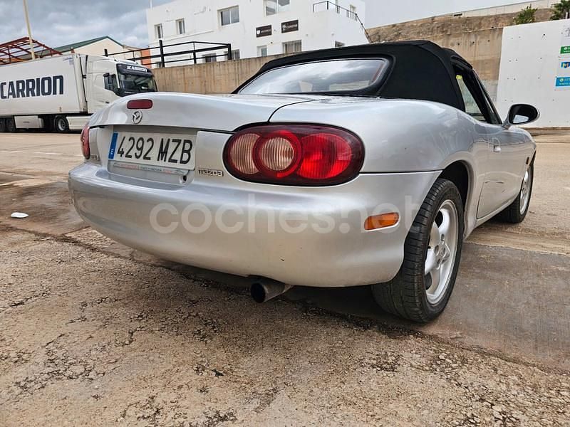 Usado Mazda MX5 110 CV (80 kW) 2002 Gris / plata Descapotable