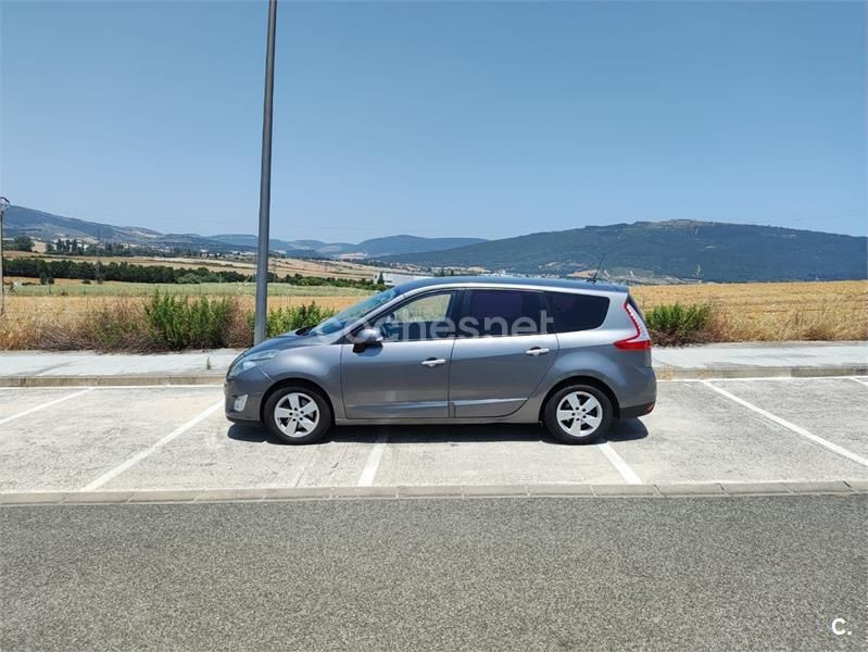 Gris / plata Usado 2011 Renault Scénic III Dynamique Monovolumen | 6500 € (Un poco caro) - Imagen 1/4