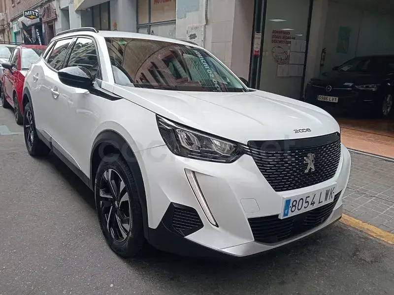 Usado Peugeot 2008 Allure 110 CV (80 kW) 2022 Blanco SUV