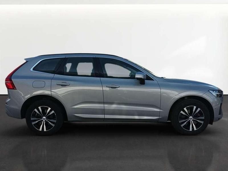 Usado Volvo XC60 Momentum 197 CV (144 kW) 2022 Plateado SUV