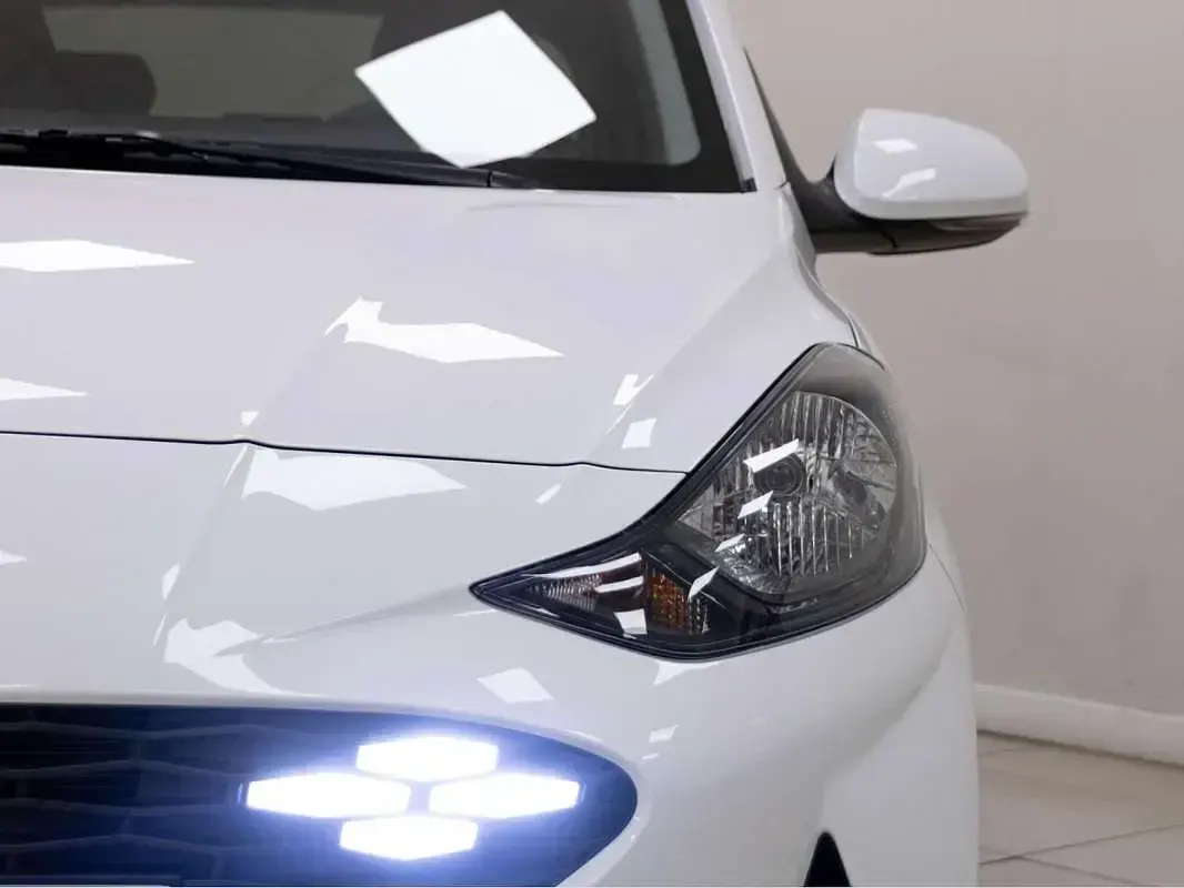 Usado Hyundai i10 64 CV (47 kW) 2025 Blanco Utilitario