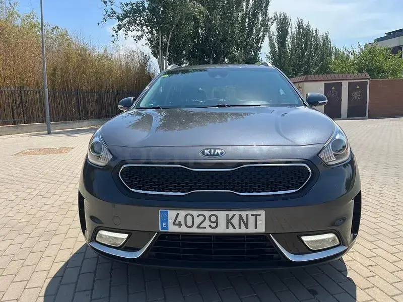 Usado Kia Niro 141 CV (103 kW) 2018 Gris / plata SUV