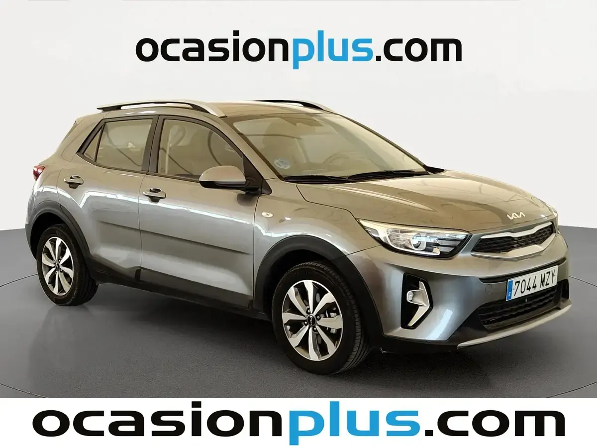 Usado Kia Stonic 101 CV (74 kW) 2025 Gris SUV