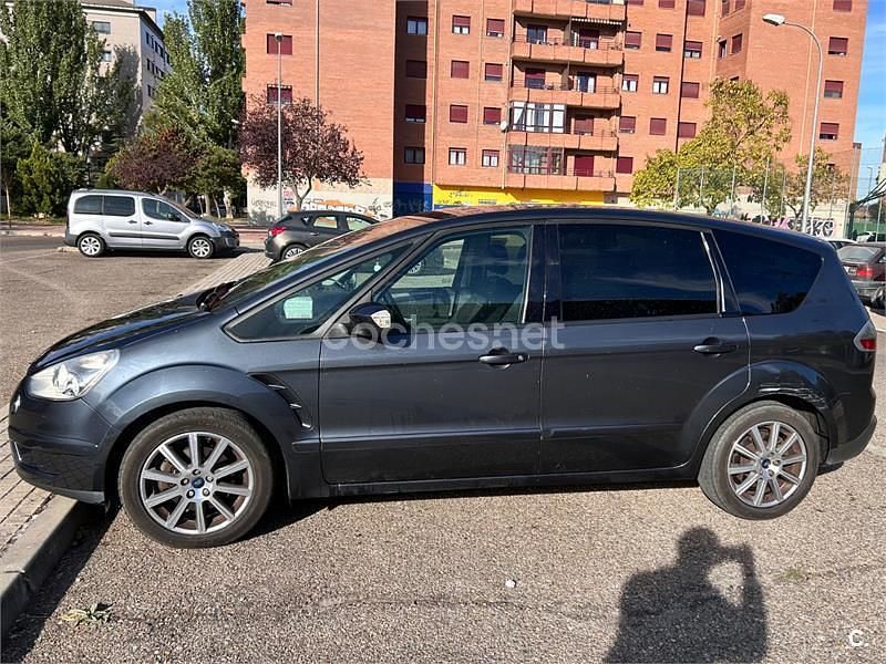 Usado Ford S-MAX Trend 140 CV (102 kW) 2008 Gris / plata Monovolumen