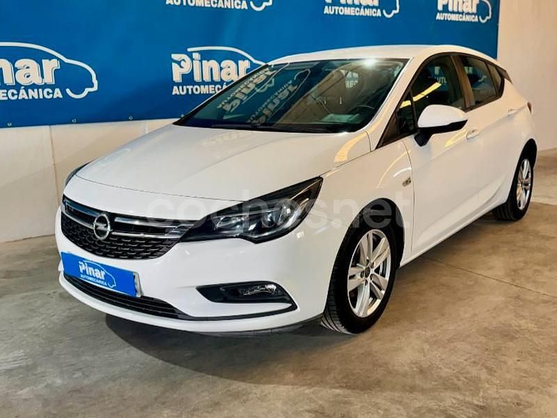 Blanco Usado 2016 Opel Astra Selective Berlina | 10.700 € (Precio justo) - Imagen 1/4