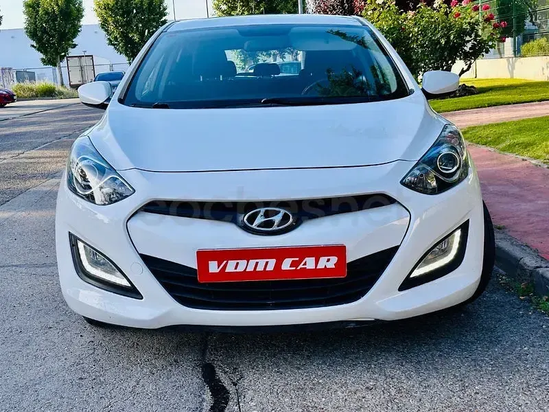 Usado Hyundai i30 100 CV (73 kW) 2014 Blanco Berlina
