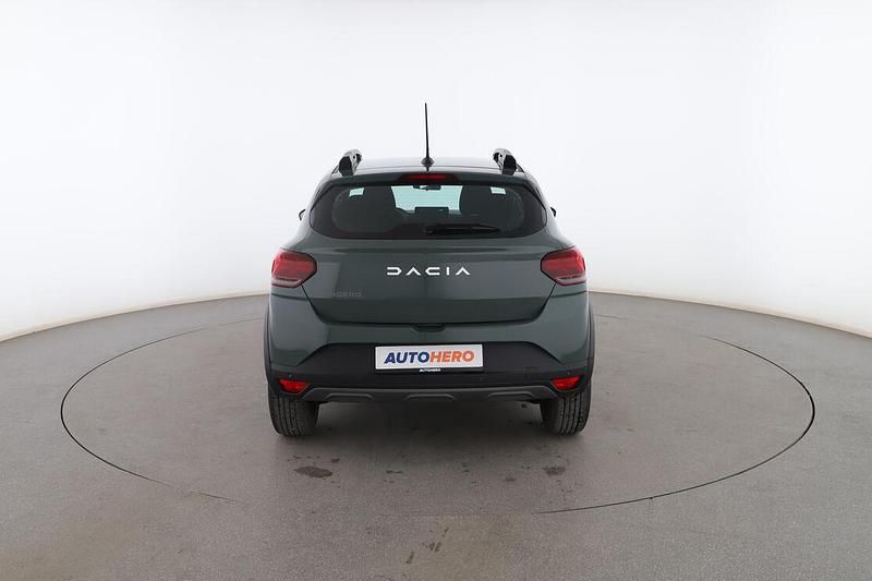 Usado Dacia Sandero Expression 91 CV (66 kW) 2023 Gris Utilitario