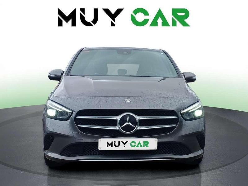 Usado Mercedes B180 116 CV (85 kW) 2021 Gris / plata Monovolumen