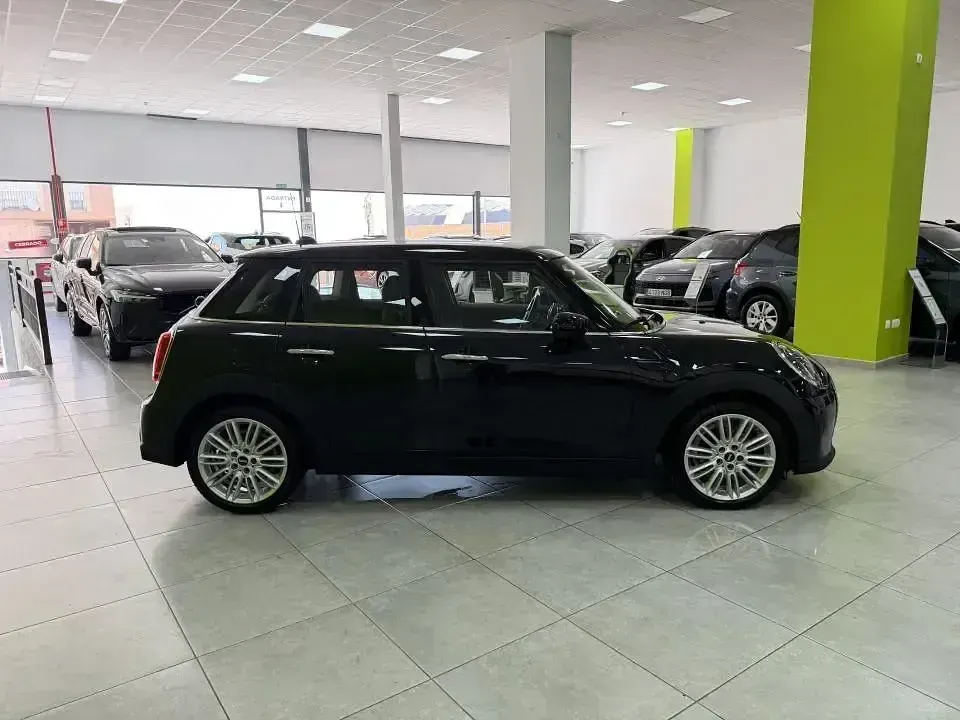 Usado Mini Cooper 136 CV (100 kW) 2023 Negro Utilitario