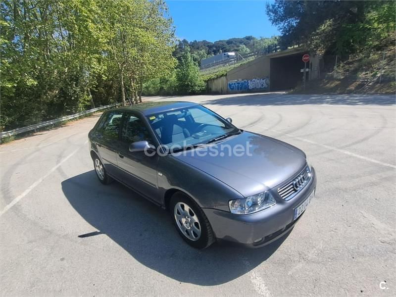 Usado Audi A3 Ambiente 110 CV (80 kW) 2001 Gris / plata Utilitario