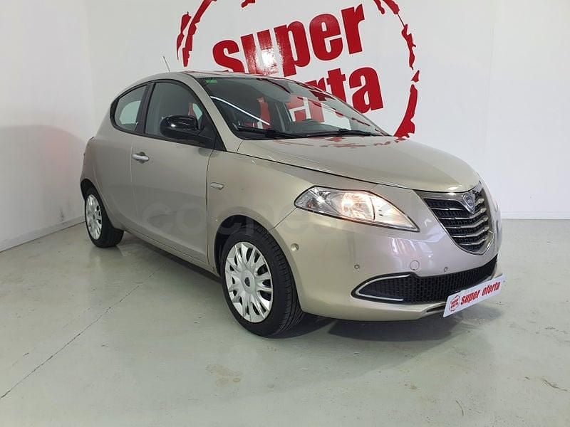 Usado Lancia Ypsilon Platinum 85 CV (62 kW) 2011 Gris / plata Utilitario