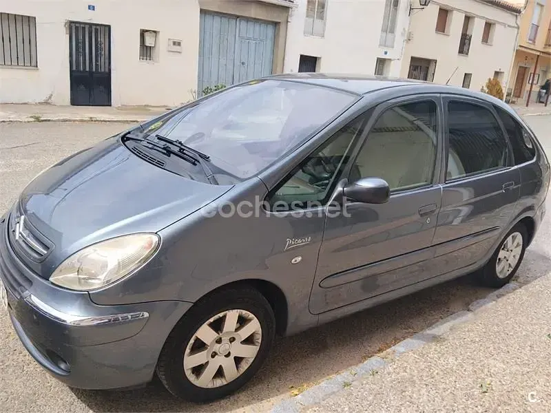 Usado Citroën Xsara Picasso Exclusive 92 CV (67 kW) 2006 Gris / plata Monovolumen