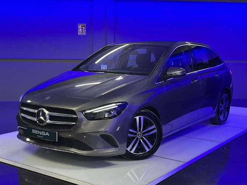 Usado Mercedes B180 116 CV (85 kW) 2021 Gris / plata Utilitario