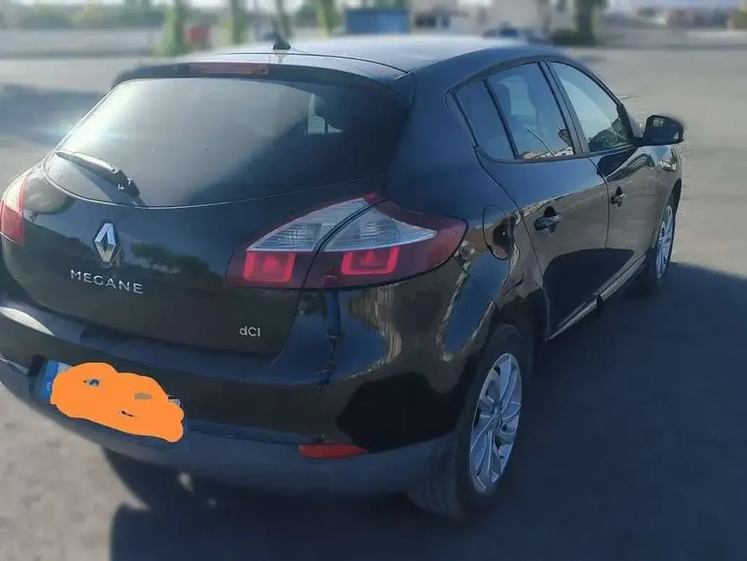 Usado Renault Mégane III Intens 95 CV (69 kW) 2015 Negro Berlina