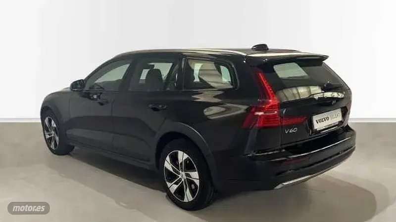 Usado Volvo V60 CC Plus 2025 Negro Familiar