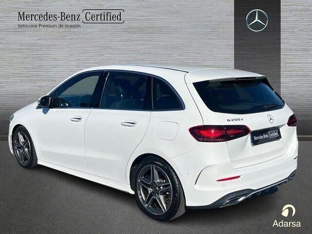 Usado Mercedes B200 AMG line 150 CV (110 kW) 2025 Blanco polar Monovolumen