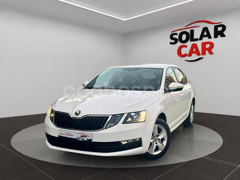 Blanco Usado 2019 Skoda Octavia Ambition Berlina | 10.800 € (Precio justo) - Imagen 1/4