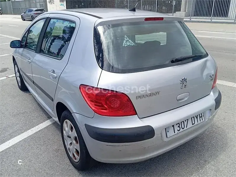 Usado Peugeot 307 90 CV (66 kW) 2006 Gris / plata Berlina