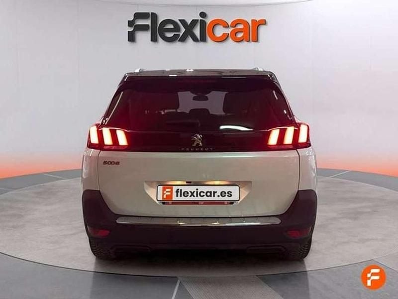 Usado Peugeot 5008 Allure 131 CV (96 kW) 2018 Blanco SUV