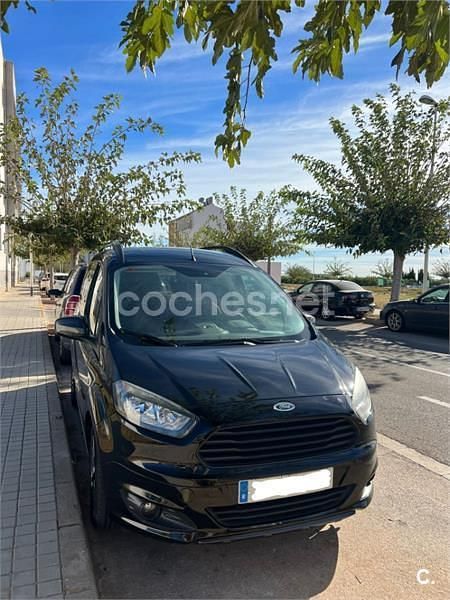 Usado Ford Tourneo Courier Sport 100 CV (73 kW) 2018 Negro Monovolumen
