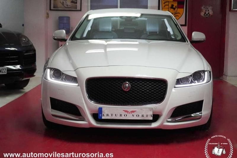 Usado Jaguar XF Prestige 180 CV (132 kW) 2017 Blanco Berlina