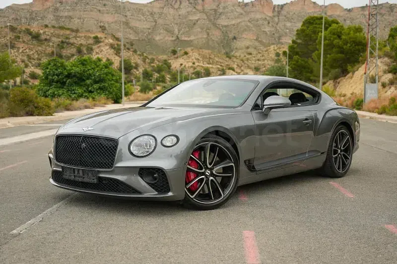 Usado Bentley Continental GT 635 CV (467 kW) 2019 Gris / plata Coupe
