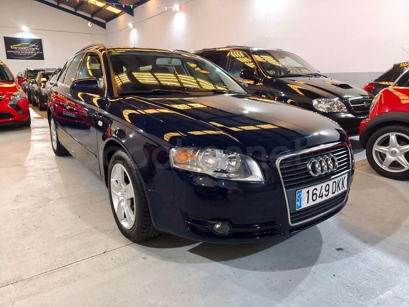 Usado Audi A4 140 CV (102 kW) 2005 Azul Familiar