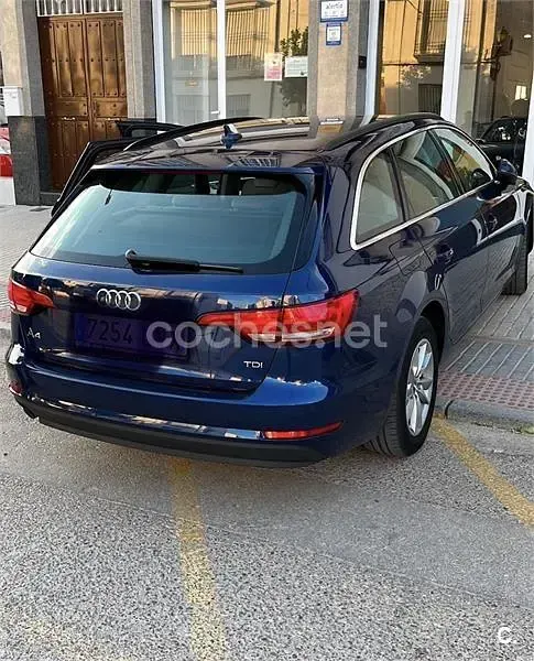 Usado Audi A4 150 CV (110 kW) 2017 Azul Familiar