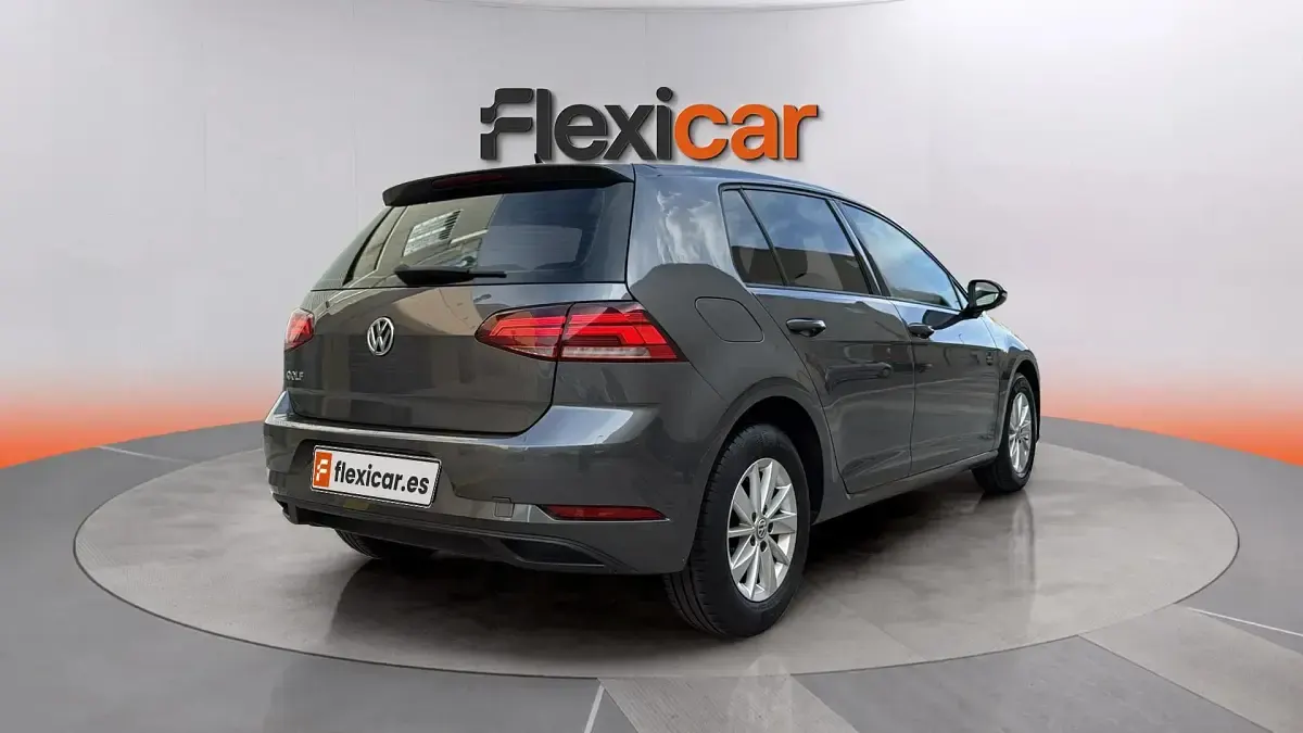 Usado VW Golf VII Advance 115 CV (84 kW) 2019 Gris Berlina