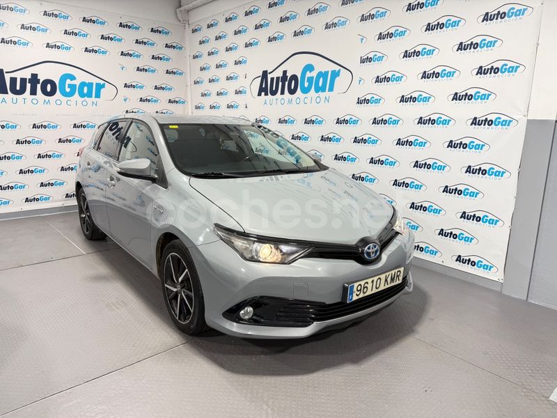 Gris / plata Usado 2018 Toyota Auris Hybrid Berlina | 10.900 € (Buen precio) - Imagen 1/4