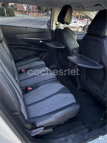 Usado Peugeot 5008 Allure 130 CV (95 kW) 2017 Blanco Monovolumen