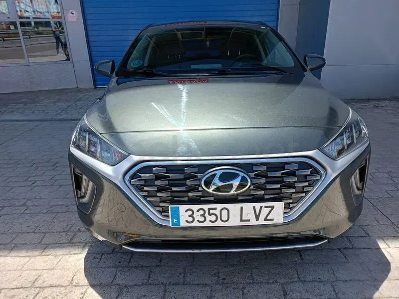 Usado Hyundai Ioniq 141 CV (103 kW) 2022 Gris / plata Utilitario