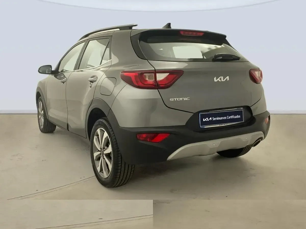 Usado Kia Stonic 79 CV (58 kW) 2024 Gris SUV